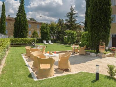 hotelsangregorio en offer-august-hotel-tuscany-with-garden-near-pienza 013