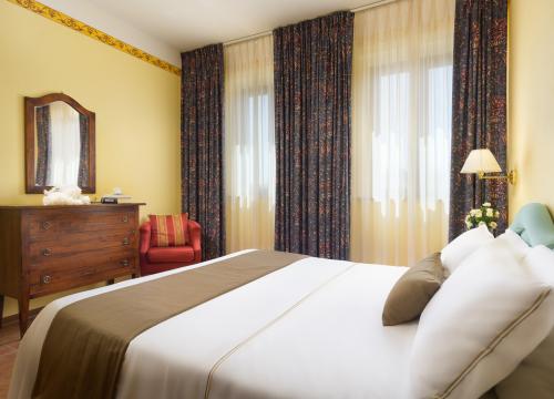 hotelsangregorio fr hotel-pienza-pour-trekking-entre-les-vignes-avec-degustation-de-vin-montepulciano 009